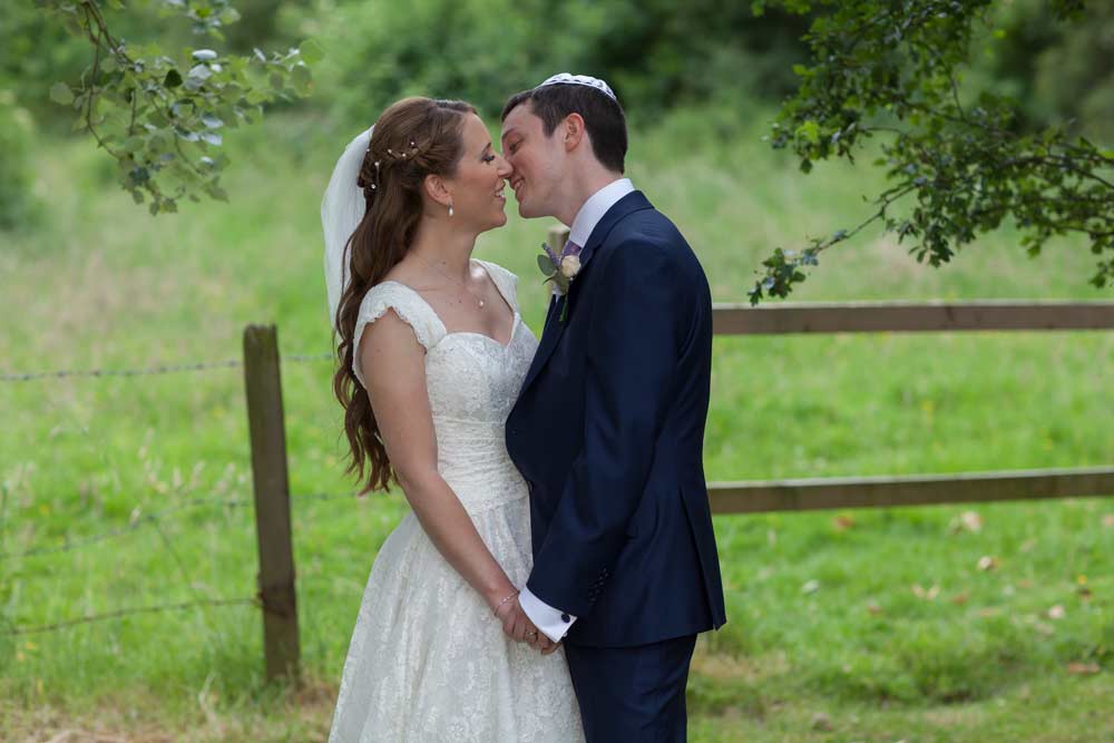 Hertfordshire_wedding_kiss