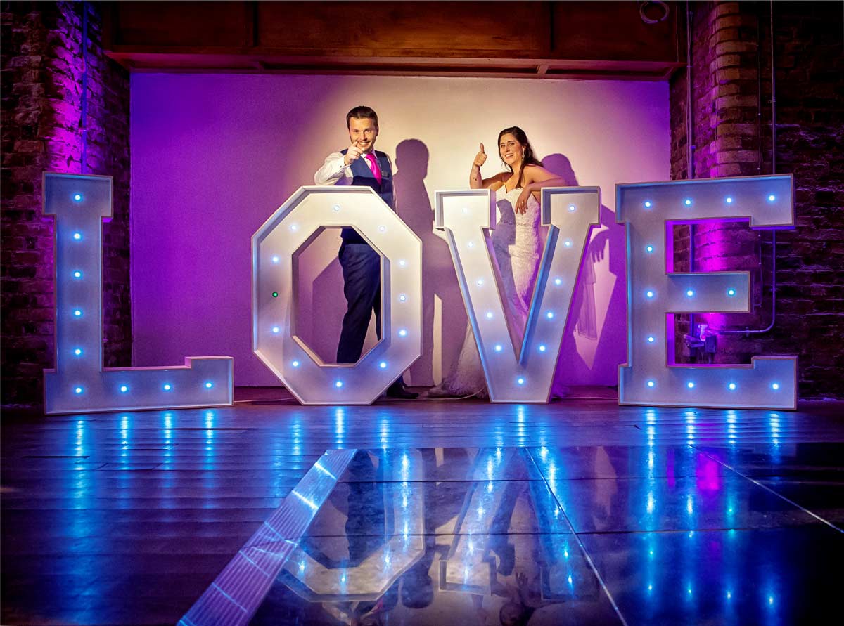 wedding couple with London love sign photo