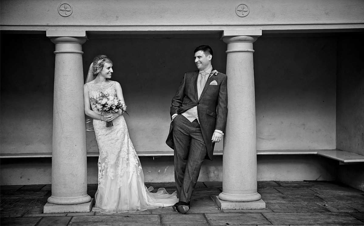 Wedding couple in London Belgravia Square