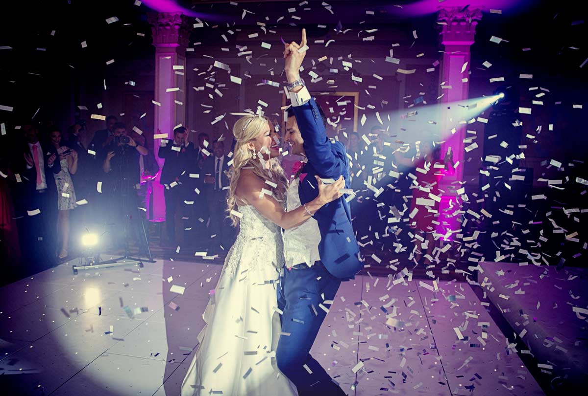 wedding couple first dance confetti cannon photo