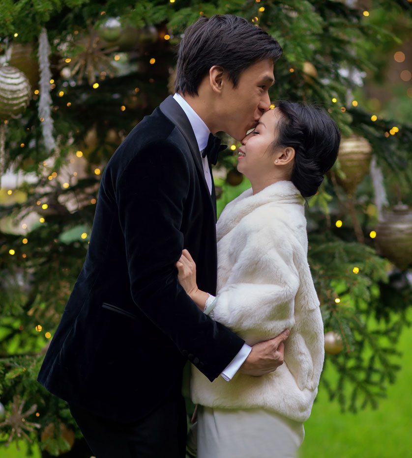 Kissing by the Christmas tree at Goring Hotel