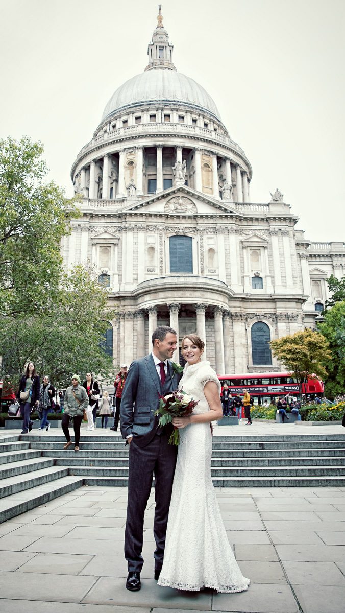 Wedding couple outside St Pauls Cathedral